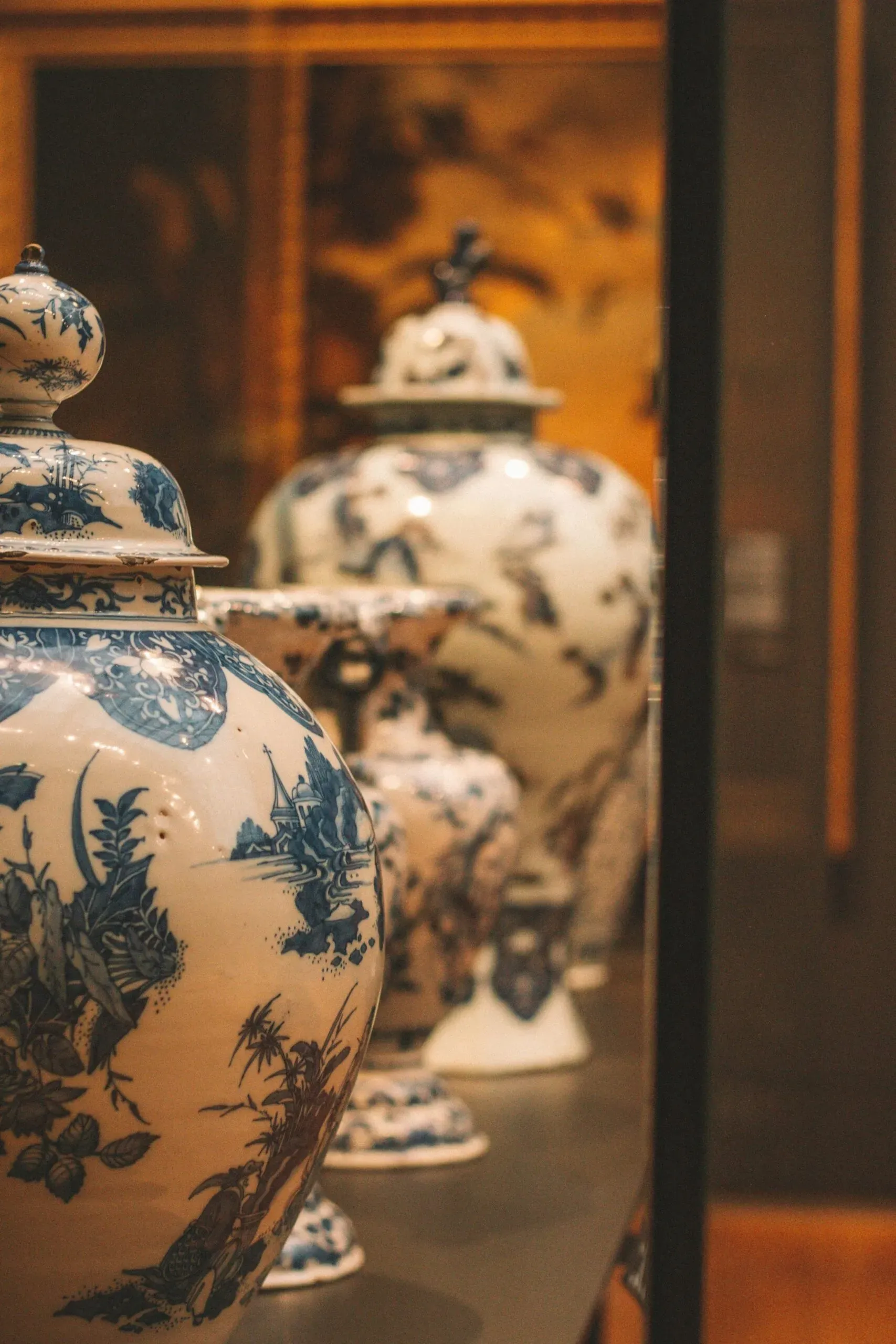 Urnes cinéraires décoratives en porcelaine peinte à la main